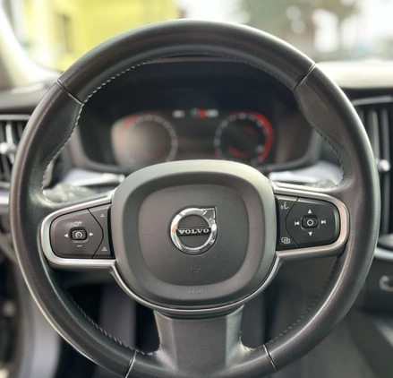 Volvo V60 cena 94900 przebieg: 171300, rok produkcji 2018 z Czarna Woda małe 172